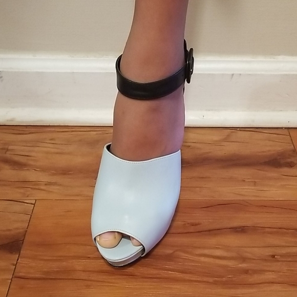 Shoes - Picture 3 of 4